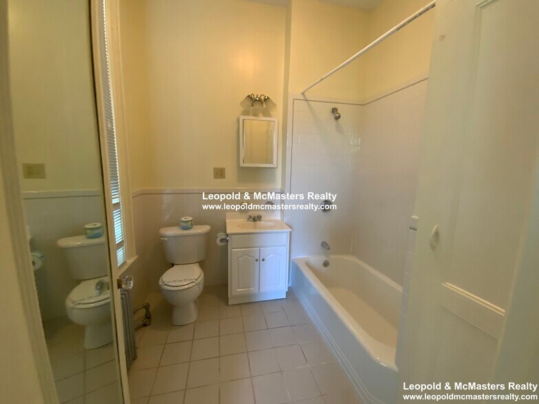 Building Photo - 379 Commonwealth Ave