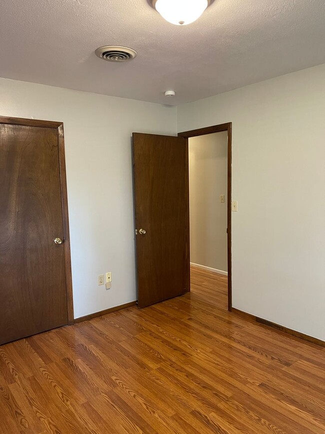 Building Photo - Available 7/25! If you are looking for a l...
