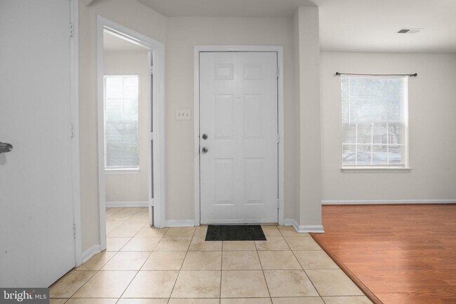 Building Photo - 502 Wind Ridge Dr