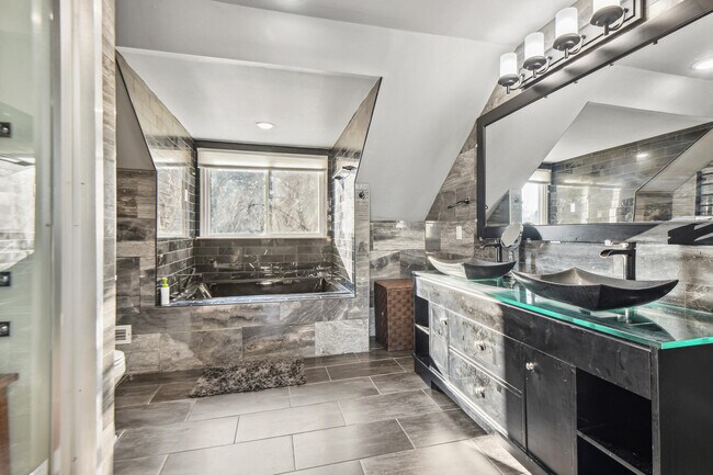 Building Photo - 4415 Bradley Ln