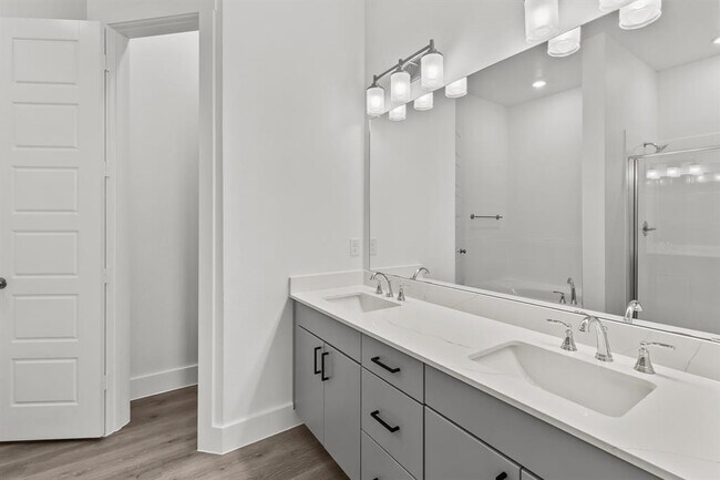 Building Photo - 1664 Hillside Terrace