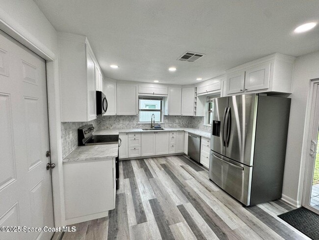 Building Photo - 789 Walnut Dr