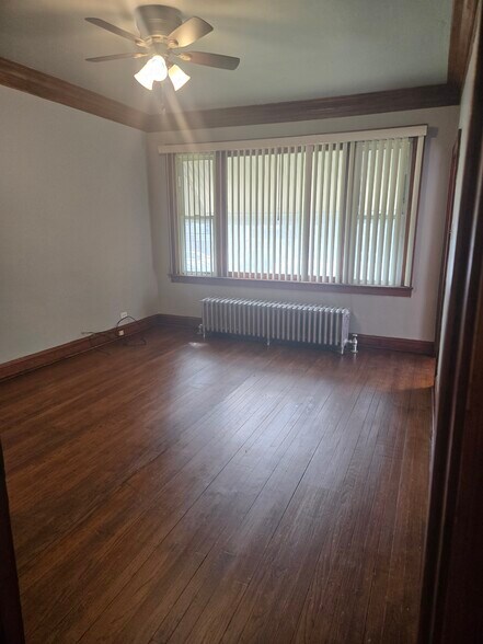 Primary Photo - 8417 S Burnham Ave
