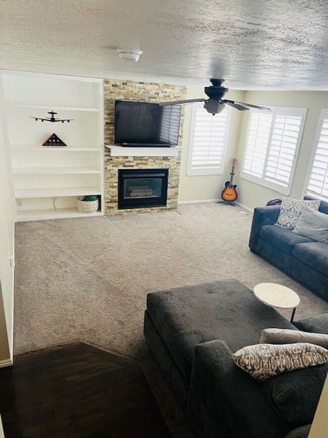 Building Photo - Beautiful home on Layton East bench