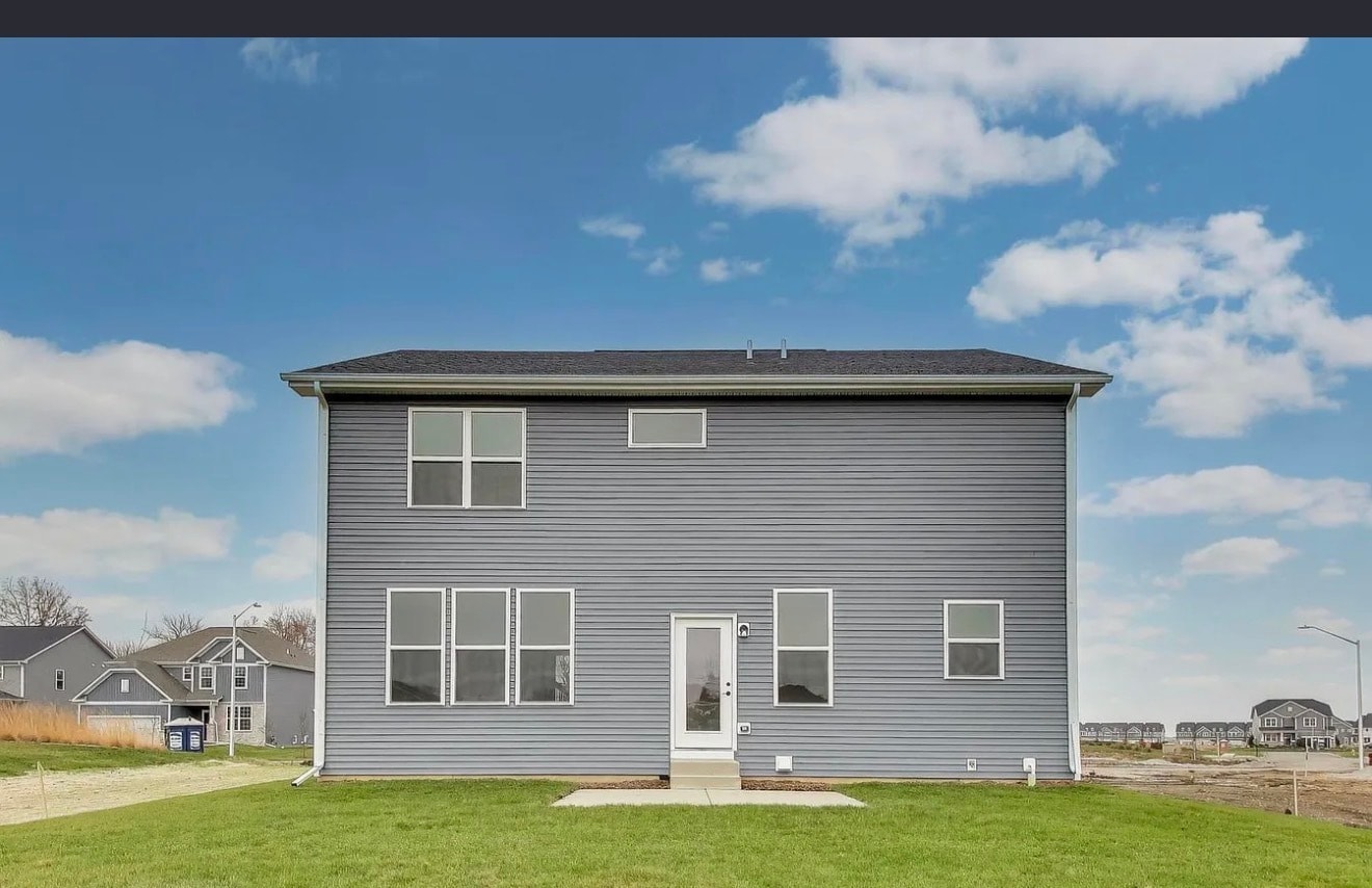 Building Photo - 2240 Bent Grass Way