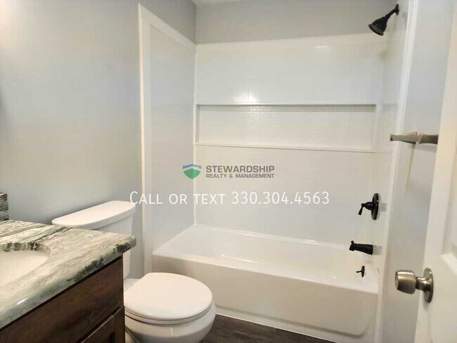 Building Photo - 157 Elm St NE