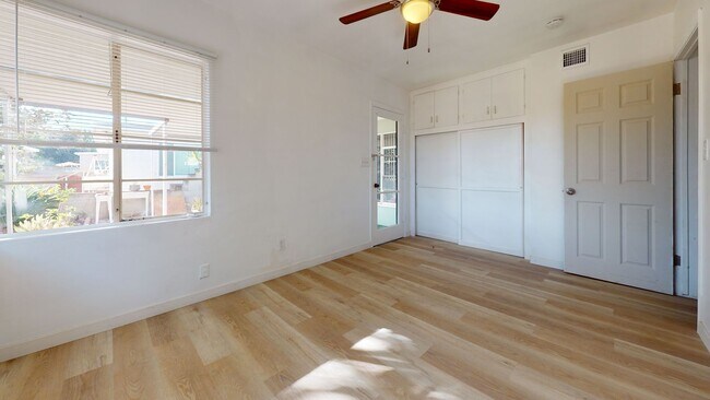 Building Photo - 5231 E Falls View Dr