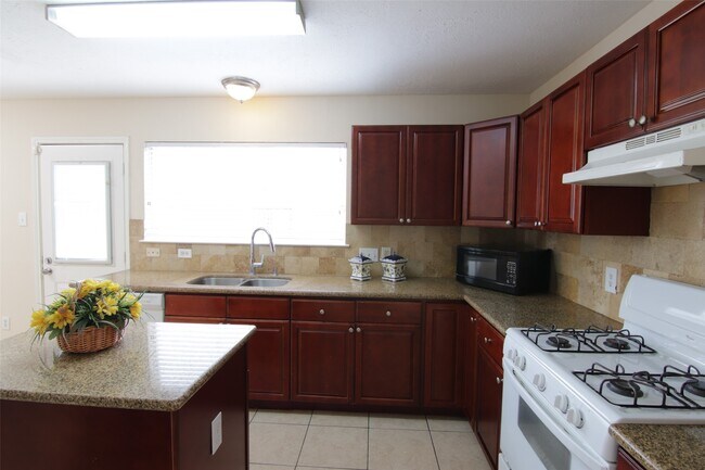 Building Photo - 16938 Watering Oaks Ln