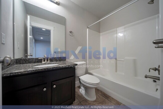Building Photo - Small Pet Friendly - 3BD 2BTH 2GAR - Center Street/700 W Near TopGolf