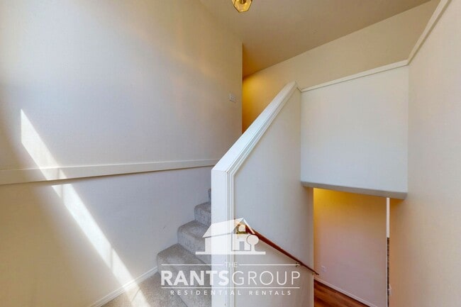 Building Photo - Spacious 3-Bedroom Home on a Corner Lot in Lacey!