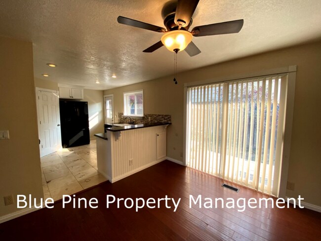 Building Photo - 896 Lucille Ave