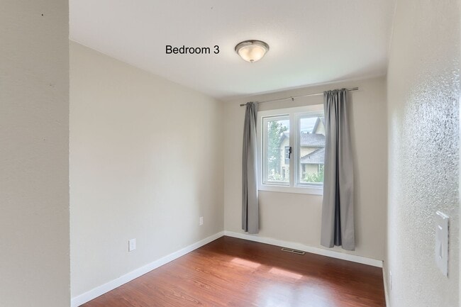 Building Photo - Spacious 3BR + Bonus Room / Office – Garag...