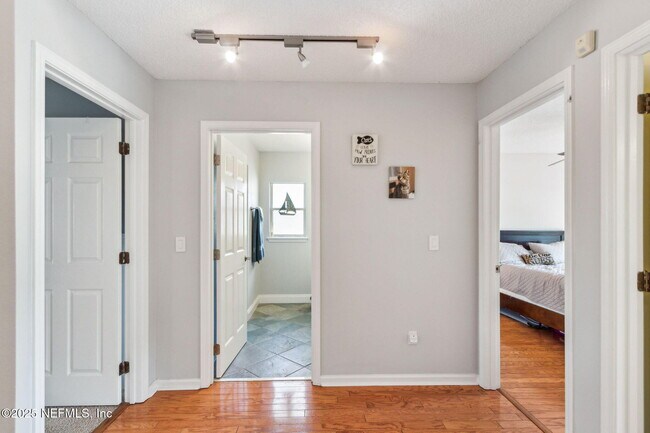 Building Photo - 2537 Emperor Dr