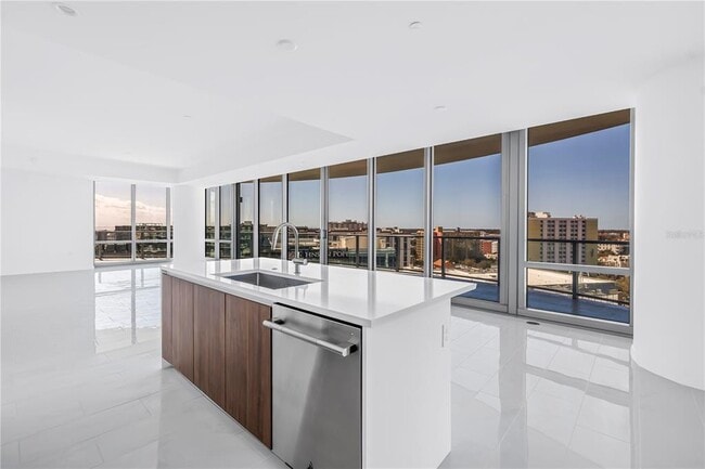 Building Photo - 400 Central Ave