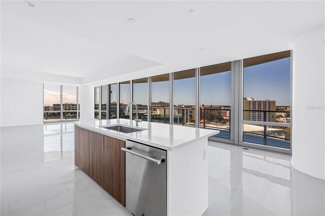 Building Photo - 400 Central Ave