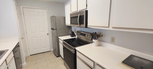 Building Photo - 1231 Ladys Island Dr