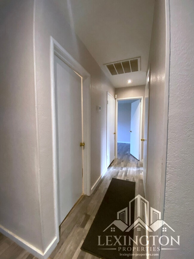 Building Photo - Beautiful, 3BD/2BA, Home available in Sacramento off Madison Ave. and Auburn Blvd.