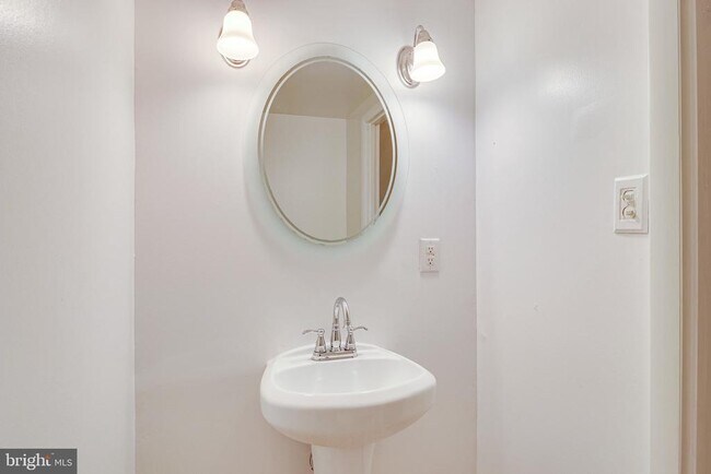 Building Photo - 9911 Whitewater Dr