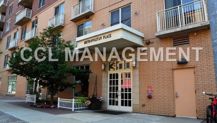 Building Photo - 333 W Mifflin St