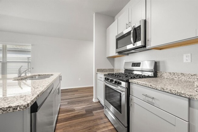 Building Photo - 5808 Begonia Ct