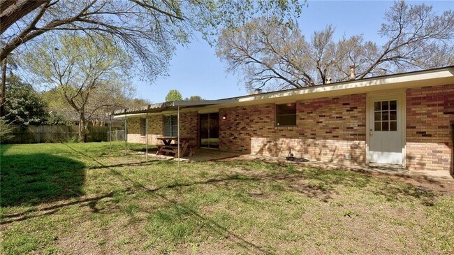 Building Photo - 703 Buckingham Cir