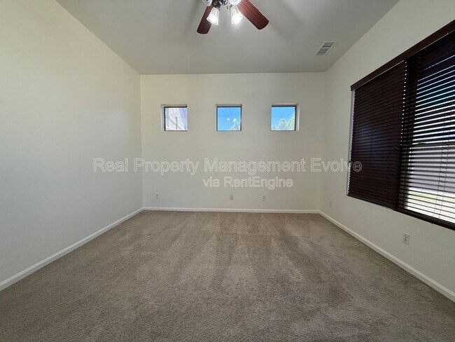Building Photo - 281 W Flamingo Dr