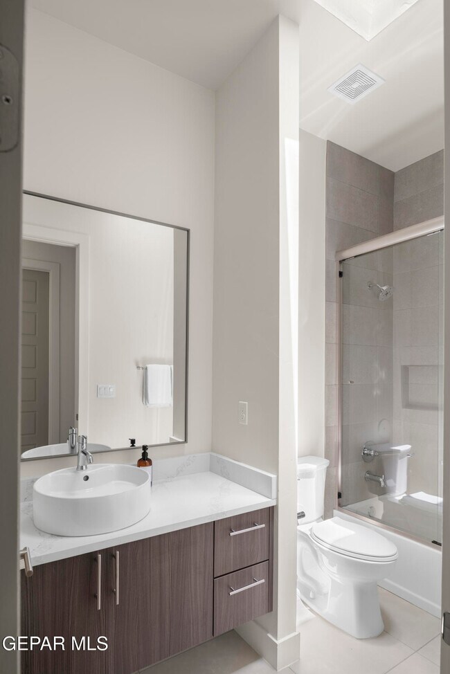 Building Photo - 828 Durham Wy