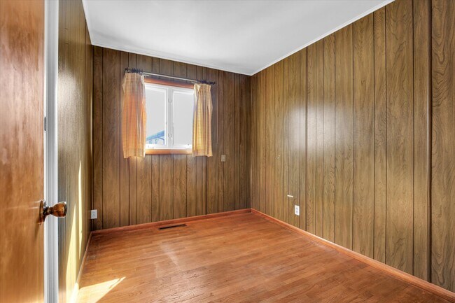 Building Photo - 9 Glenview Dr