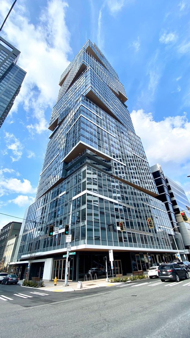 Building Photo - Great Nexus Condo For Rent