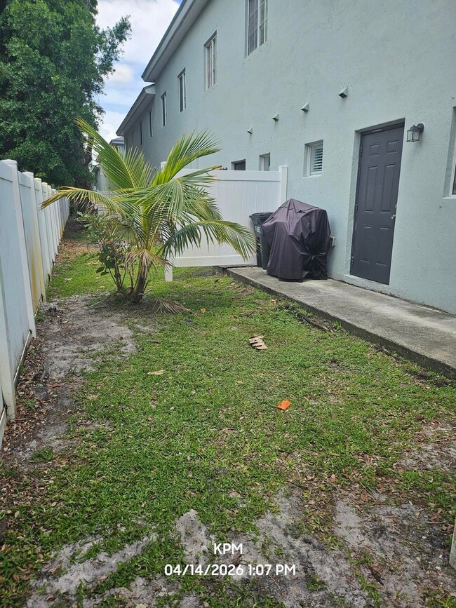 Building Photo - 1153 Colonial Palms Way