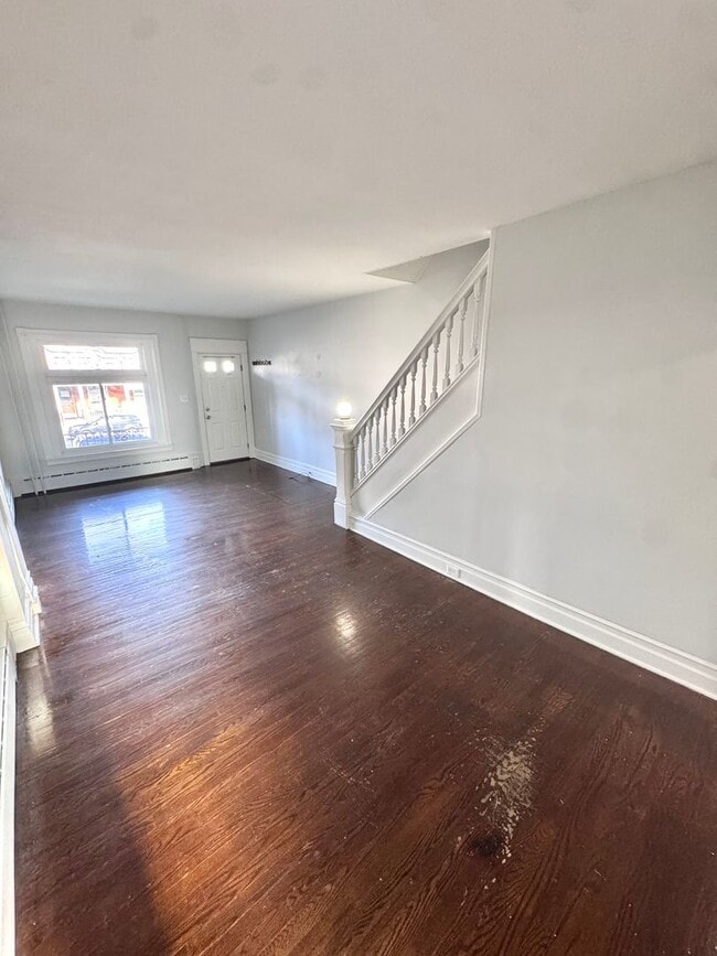 Building Photo - FIVE BEDROOM Home