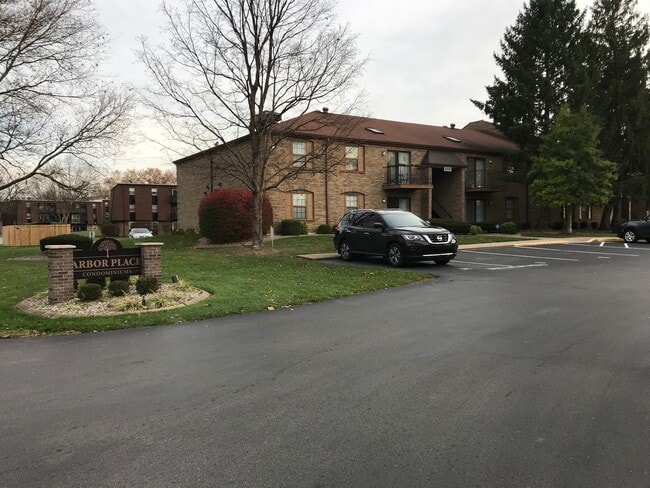 Building Photo - Beautiful First Floor Condo