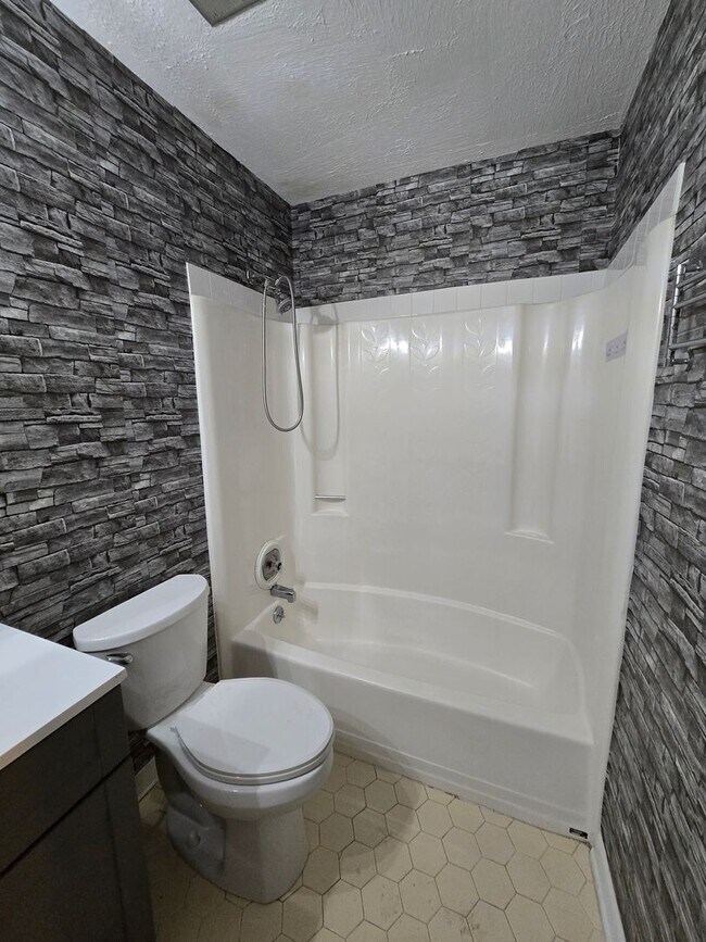 Building Photo - 6004 Shearwater Dr