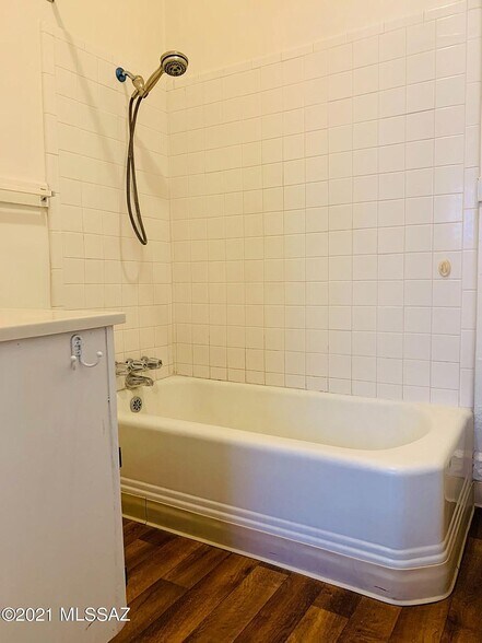 Bathroom - 616 E 8th St