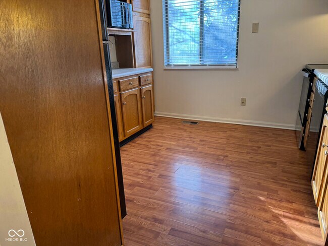 Building Photo - 7607 Home Dr