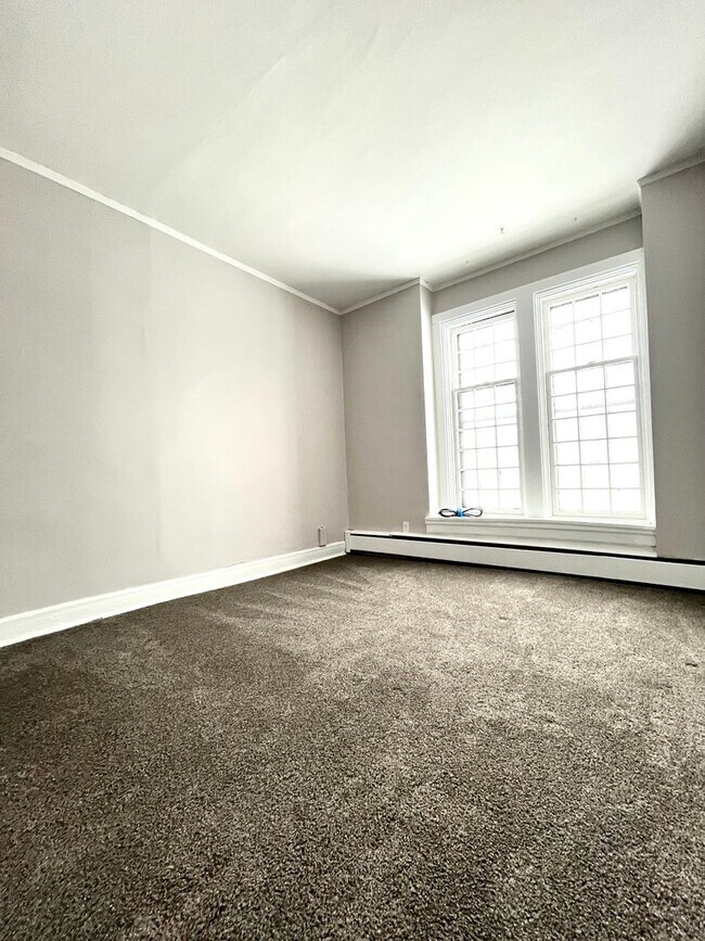 Building Photo - 104 Linwood Ave