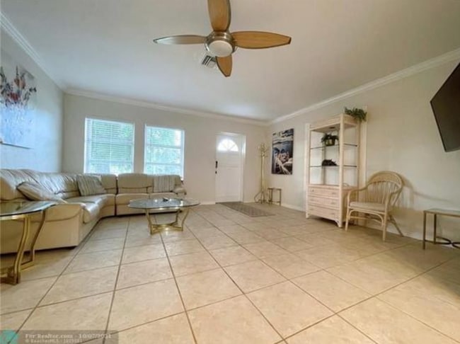 Building Photo - 208 S Riverside Dr