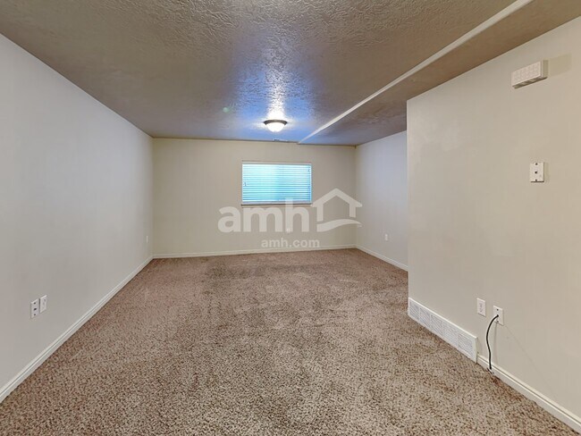 Building Photo - 6301 W Liza Ln