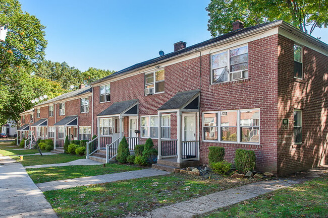 Primary Photo - Colby Court Apartments