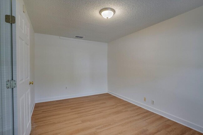 Building Photo - 509 Treys Way