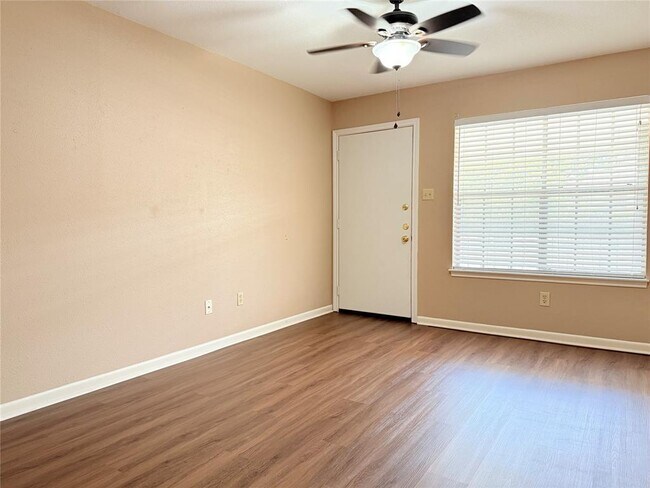 Building Photo - 845 Augusta Dr