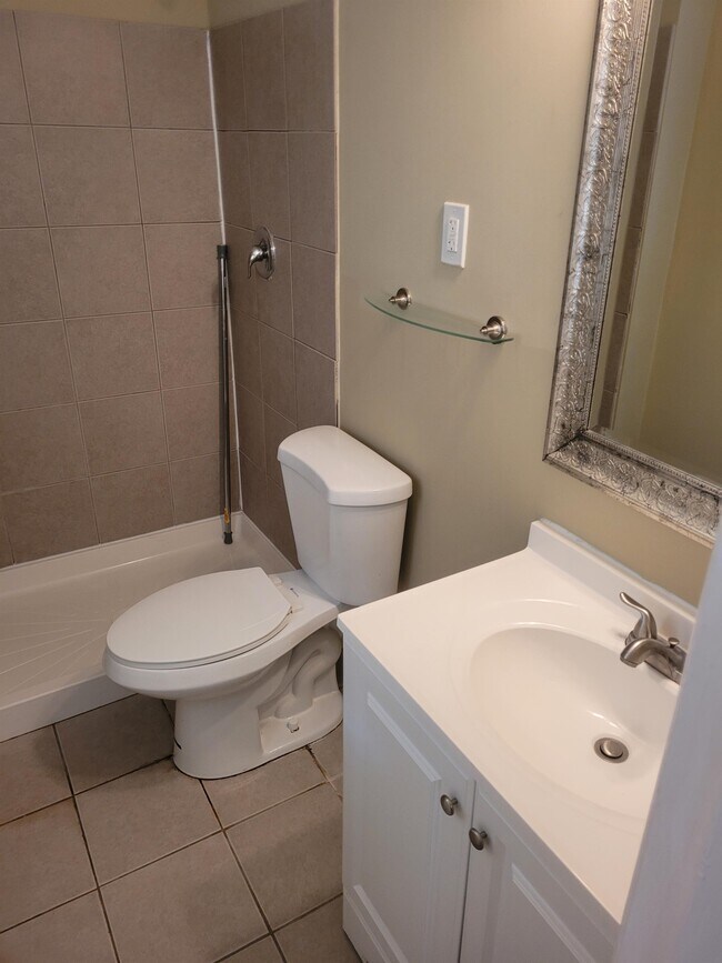 Building Photo - 47 Holstone Ln