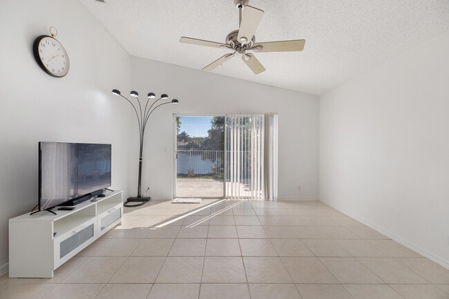 Building Photo - 3800 Woodfield Dr