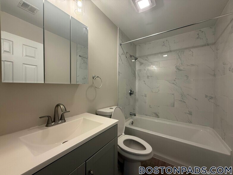 Building Photo - 21 Kenmar Dr