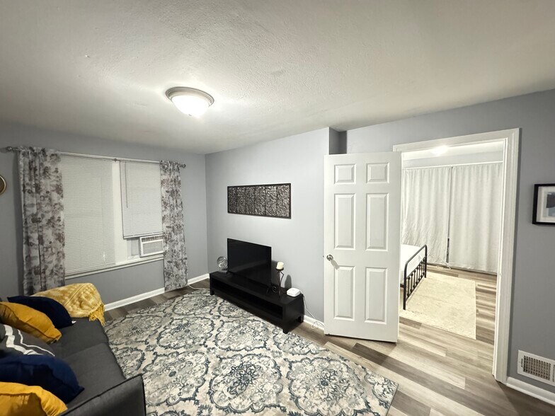 Building Photo - 23 Pond Lily Ave