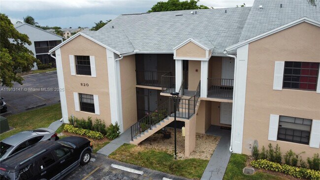 Building Photo - 820 N Franklin Ave