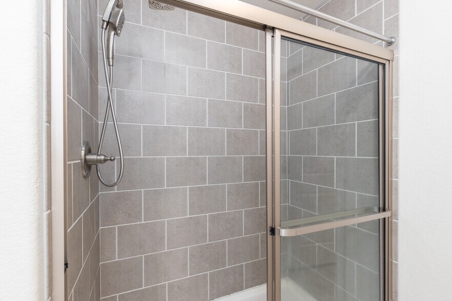 Master Bath Shower - 132 S Thalia Rd