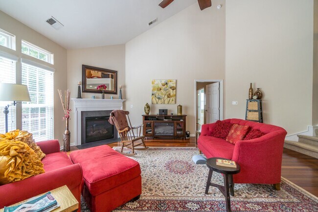 Building Photo - Luxury Golf Course Town Home with Master Suite on Main Level