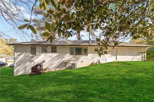 Building Photo - Spacious 3 Bedroom Ranch Home, Completely ...