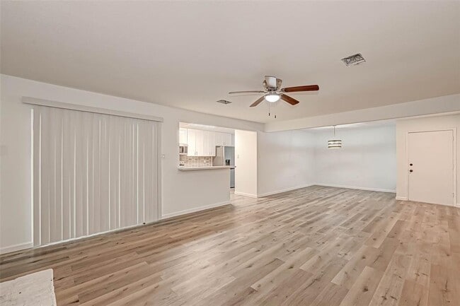 Building Photo - 12122 Fairmeadow Dr